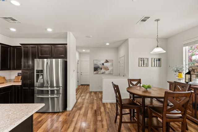 6505 Brando Loop, Fair Oaks CA: https://media.crmls.org/mediaz/1b5477d0-3645-495d-aed9-b3b11960580b.jpg
