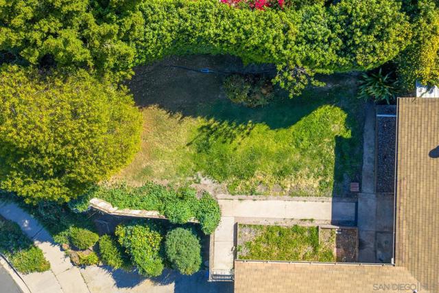 4975 Whipple Way, San Diego CA: https://media.crmls.org/mediaz/1b548255-c8e7-4cd2-b30d-2081e3297a1c.jpg