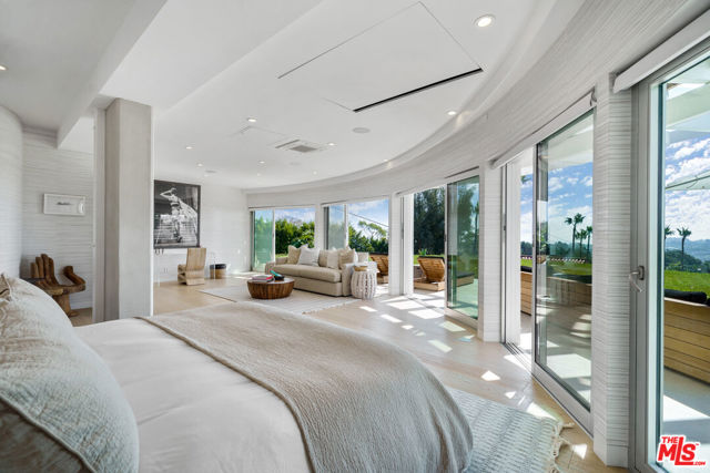 6375 Gayton Place, Malibu CA: https://media.crmls.org/mediaz/1b554e59-27a8-4486-80f0-510403a1fdec.jpg