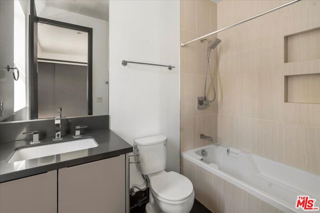 616 N FULLER Avenue, Los Angeles CA: https://media.crmls.org/mediaz/1b55e033-9e05-4ab6-8e88-f4f778859d6b.jpg