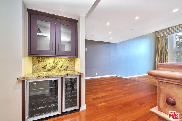 13078 Mindanao Way, Marina del Rey CA: https://media.crmls.org/mediaz/1b56259a-36d7-42cc-b626-c6981e39af3b.jpg