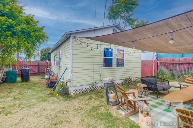 2119 Bacon St, San Diego CA: https://media.crmls.org/mediaz/1b56815d-996e-4396-baea-49c8417393f2.jpg