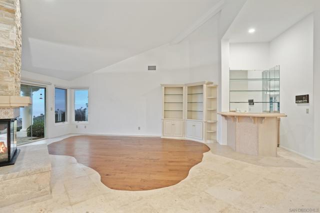 1327 Caminito Batea, La Jolla CA: https://media.crmls.org/mediaz/1b574e26-a03e-485c-8e72-1ec61ca62cf1.jpg