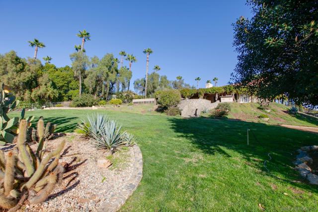 2610 Sunset Hills, Escondido CA: https://media.crmls.org/mediaz/1b578f36-7cd9-4e98-ad3e-4845232b79bf.jpg