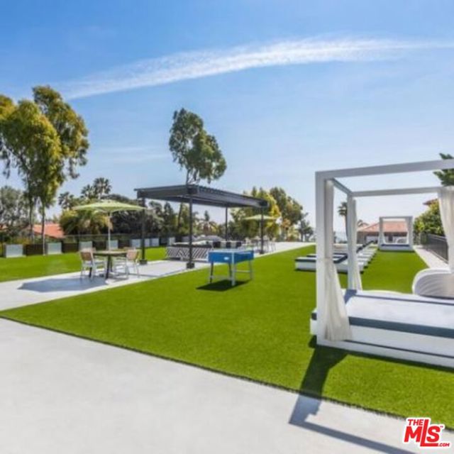 6600 Beachview Drive, Rancho Palos Verdes CA: https://media.crmls.org/mediaz/1b57a302-f99f-49ee-a8a6-63f2341f4c39.jpg