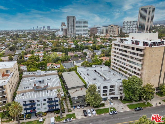 1357 1361 S Beverly Glen Boulevard, Los Angeles CA: https://media.crmls.org/mediaz/1b57b80e-a8dc-4aea-946e-ec38f9abdff4.jpg