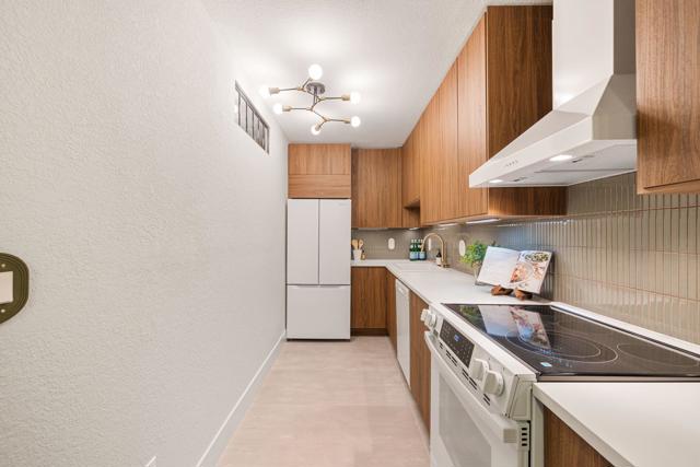 675 N Los Felices W Circle, Palm Springs CA: https://media.crmls.org/mediaz/1b57dc2b-c2d5-4bb1-9277-7ca1526bcf4f.jpg