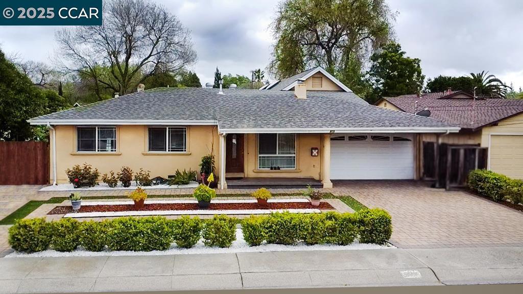909 Santa Lucia Dr