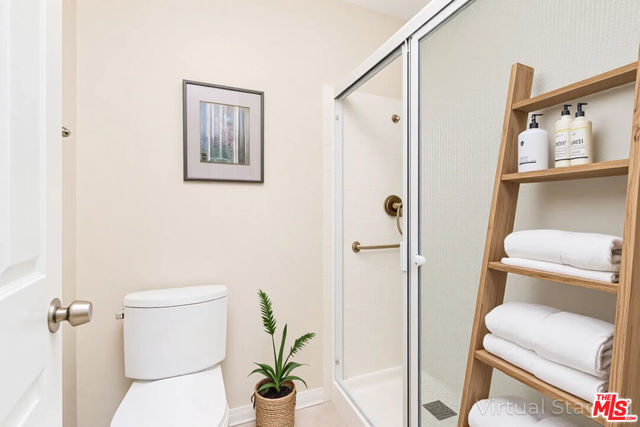 4042 Stoneriver Court, Westlake Village CA: https://media.crmls.org/mediaz/1b58b343-dbcb-42d8-9236-44ed60b6f0e6.jpg