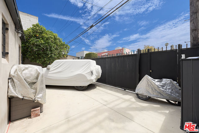 1 Bed Home for Sale in Los Angeles, California