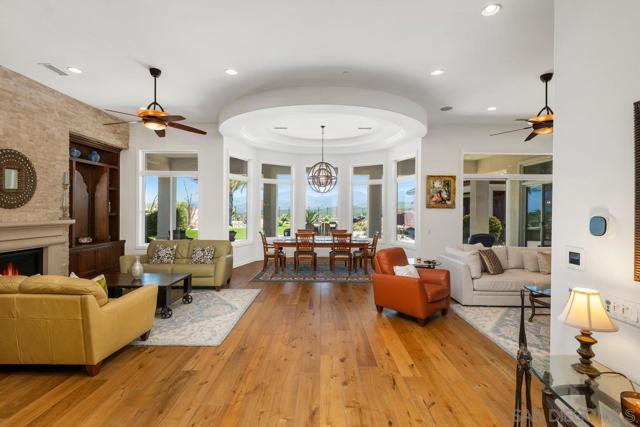 15674 Via Santa Pradera, San Diego CA: https://media.crmls.org/mediaz/1b59e2fc-ebf4-4355-8bb9-5af999a2ebb5.jpg