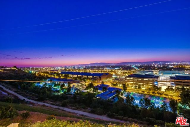 6537 Hedding Street, Los Angeles CA: https://media.crmls.org/mediaz/1b5ae5d7-fa7a-4bb4-99b3-6097226c3006.jpg