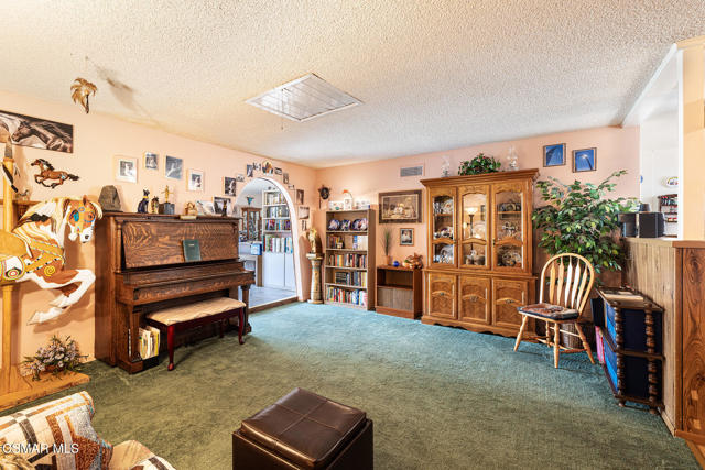 1748 Sutter Avenue, Simi Valley CA: https://media.crmls.org/mediaz/1b5b0d10-331a-4861-8086-93d41864347a.jpg