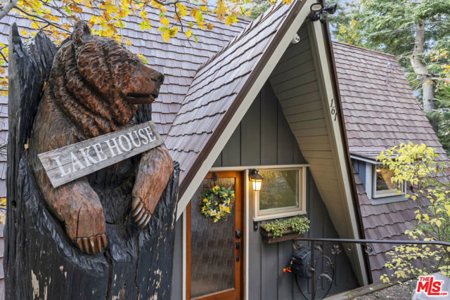 161 Rocky Point Road, Lake Arrowhead CA: https://media.crmls.org/mediaz/1b5b1416-9453-493a-85c5-bf40ac593090.jpg