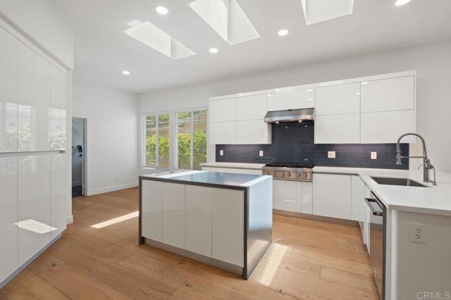 Detail Gallery Image 17 of 75 For 2327 Falkirk Row, La Jolla,  CA 92037 - 3 Beds | 3/1 Baths