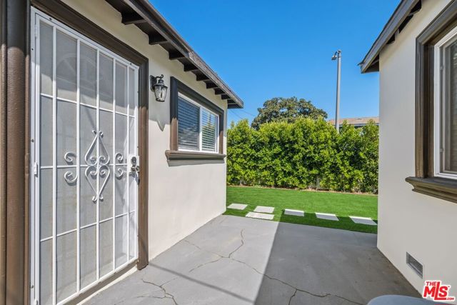 4401 W 58th Place, Los Angeles CA: https://media.crmls.org/mediaz/1b5b354f-4670-4602-bd92-7a1b31bc38b5.jpg