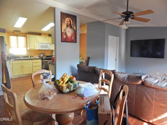 250 E Telegraph Road, Fillmore CA: https://media.crmls.org/mediaz/1b5b3c1e-bfc6-4ee8-b61b-8dcd02d3ad32.jpg