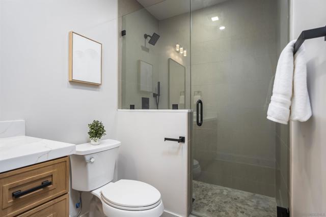 Image 44 of 75 For 4593 Coronado Ave