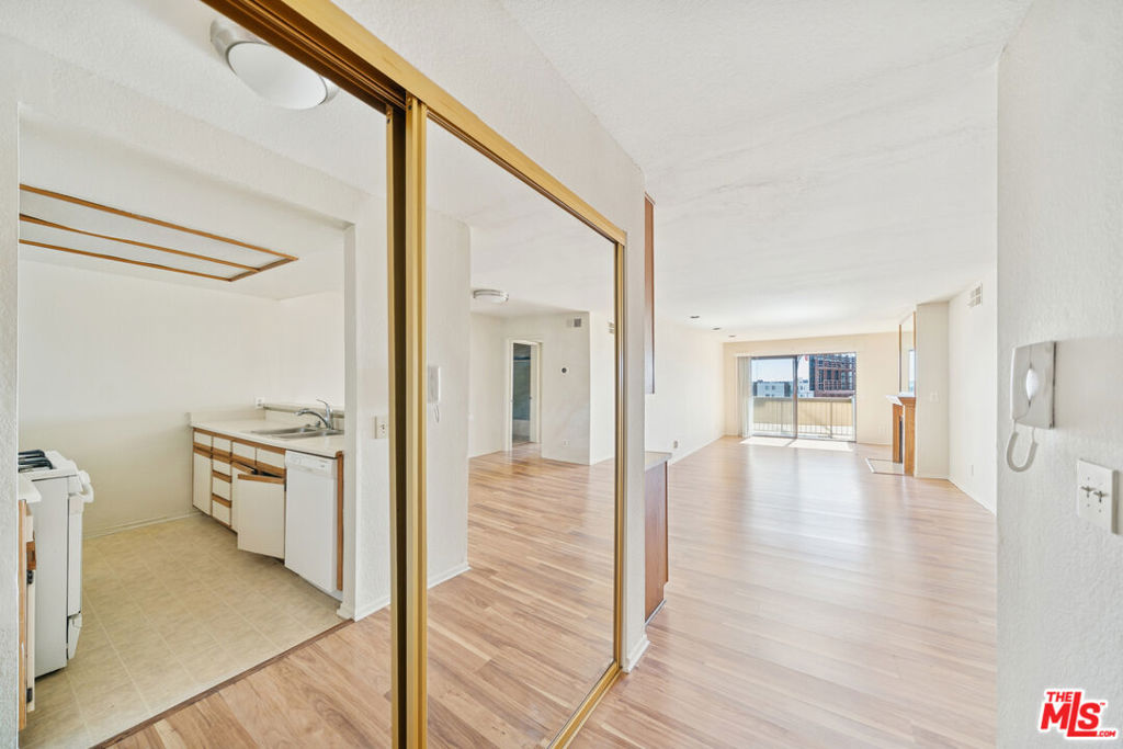1519 N Martel Avenue #308