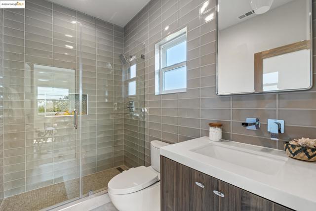5734 Maccall St, Oakland CA: https://media.crmls.org/mediaz/1b5c26c3-e3e3-49d0-a311-2cca230316f9.jpg