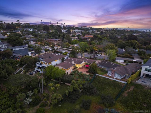 Image 13 of 37 For 6430 La Jolla Scenic Dr S