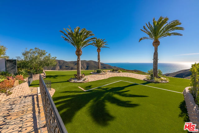 10502 Yellow Hill Road, Malibu CA: https://media.crmls.org/mediaz/1b5c3157-b834-44e7-9cbb-91ec48c27cce.jpg