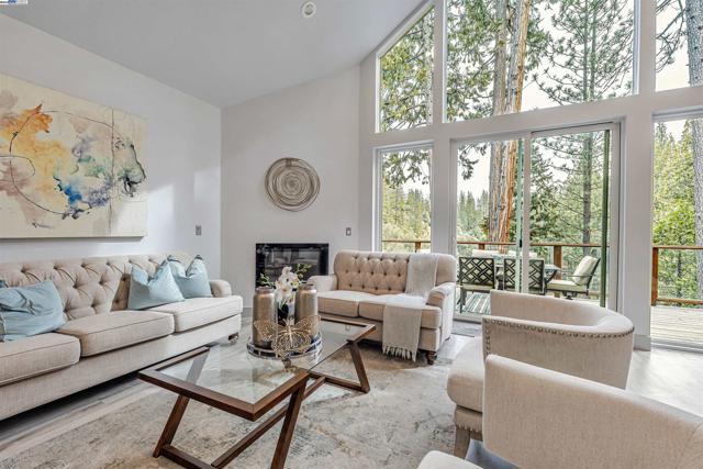20244 Lower Skyridge Dr, Groveland CA: https://media.crmls.org/mediaz/1b5c6b25-1f8f-4a0e-9627-d2a88eea48dd.jpg
