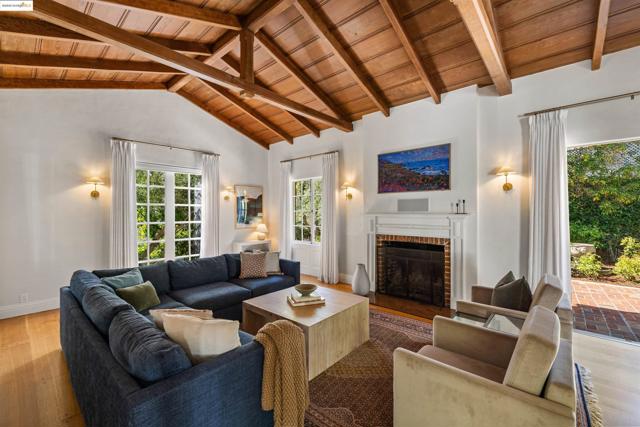 5701 La Salle Ave, Oakland CA: https://media.crmls.org/mediaz/1b5c9700-424f-4ee0-9f61-596ad99a5580.jpg