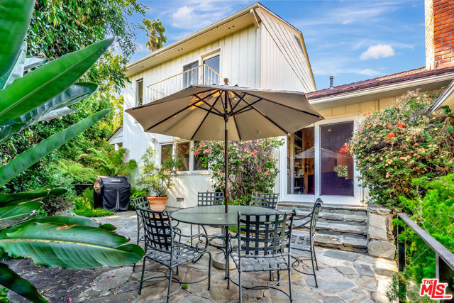 1519 Comstock Avenue, Los Angeles CA: https://media.crmls.org/mediaz/1b5ce924-8358-4e88-b4c0-b57d62f39219.jpg