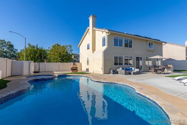 1889 Autumn Ln, Vista CA: https://media.crmls.org/mediaz/1b5d136b-908d-414e-a15f-8a2137f6a6a7.jpg