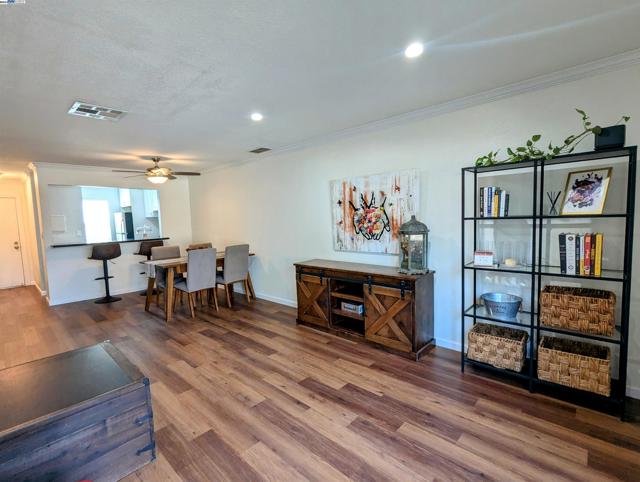 Image 9 of 19 For 1547 Parkwood Pl
