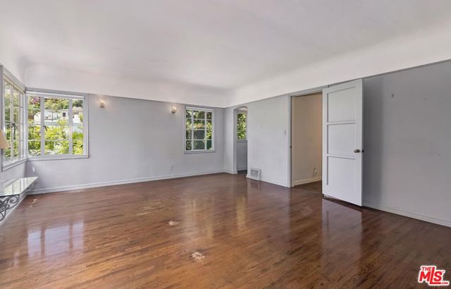 1591 Sunset Plaza Drive, Los Angeles CA: https://media.crmls.org/mediaz/1b5e3520-babe-4c74-a6a6-87195a6cf7f0.jpg