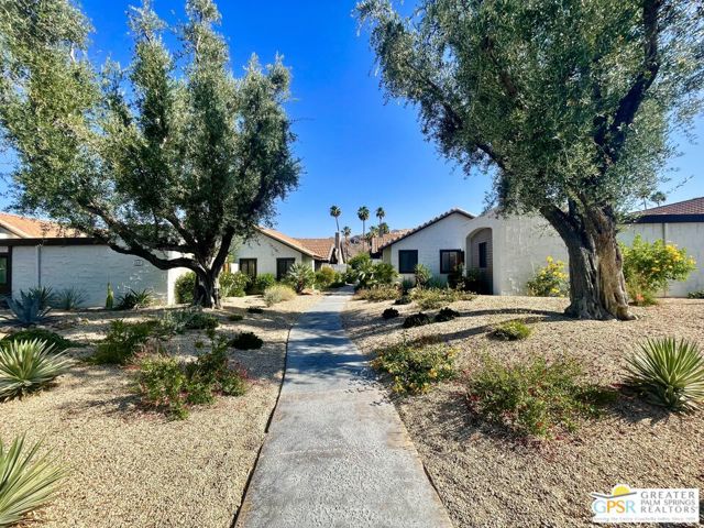 2234 S Linden Way, Palm Springs CA: https://media.crmls.org/mediaz/1b5e3adb-5351-4ca0-bc2f-e93eb9d43a34.jpg