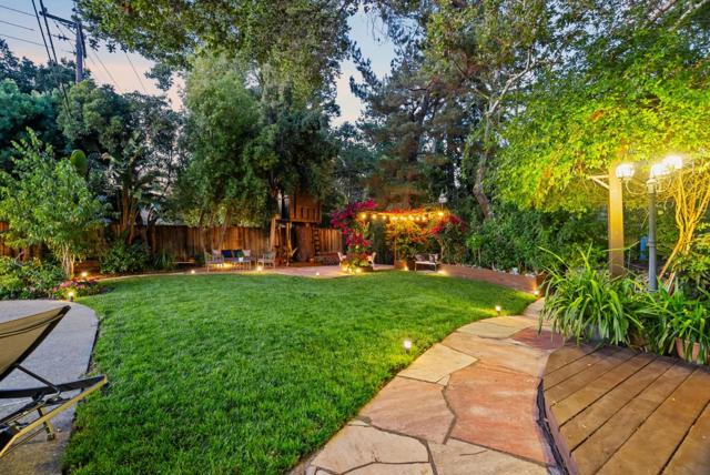 10500 Creston Drive, Los Altos CA: https://media.crmls.org/mediaz/1b5e60f9-deb7-439d-89b3-aa21b3784dc7.jpg