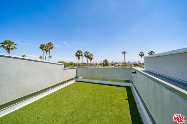 1223 N Hayworth Avenue, West Hollywood CA: https://media.crmls.org/mediaz/1b5e7ab5-61b4-48f2-836d-3235cd5b92b7.jpg