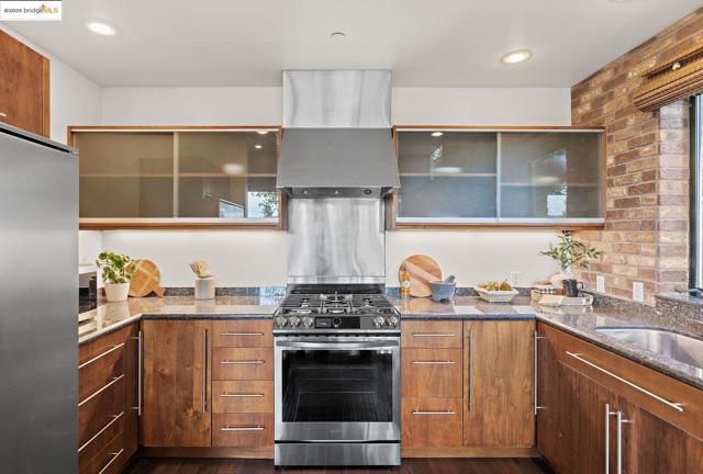 1406 San Pablo Ave, Berkeley CA: https://media.crmls.org/mediaz/1b5ed019-339a-4d45-a095-f56357b0698a.jpg