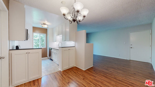 1833 Manning Avenue, Los Angeles CA: https://media.crmls.org/mediaz/1b5f2c48-f3f9-40de-83b1-ca02a37d2ae8.jpg