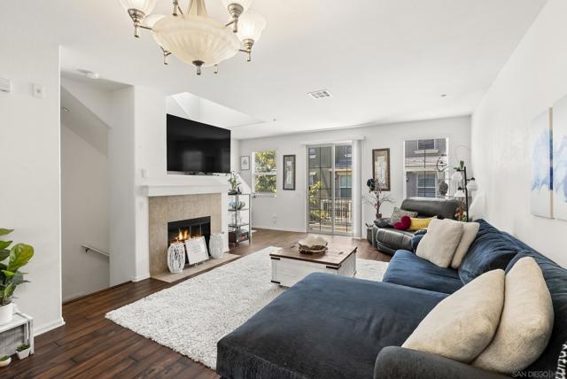 1824 Peach Ct, Chula Vista CA: https://media.crmls.org/mediaz/1b5f8c31-8156-40a0-b058-0bd7a2946c84.jpg