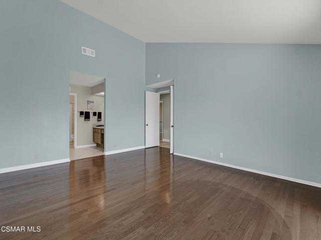 2031 Channelford Road, Westlake Village CA: https://media.crmls.org/mediaz/1b6023ff-994e-412f-b637-27d44e55c044.jpg