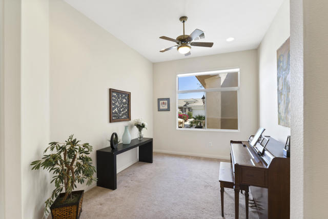 37549 Turnberry Isle Drive, Palm Desert CA: https://media.crmls.org/mediaz/1b604b01-b2dc-46c4-b26a-36a52a95b10d.jpg