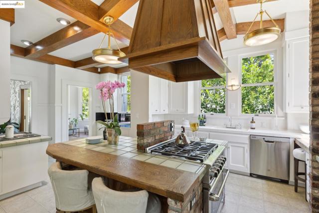 22 Sea View Ave, Piedmont CA: https://media.crmls.org/mediaz/1b616cd8-7280-41db-a428-9c310643b7ab.jpg