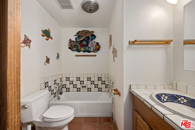 100 S Doheny Drive, Los Angeles CA: https://media.crmls.org/mediaz/1b6212a3-f3a3-4574-be11-f698cbb5fa06.jpg