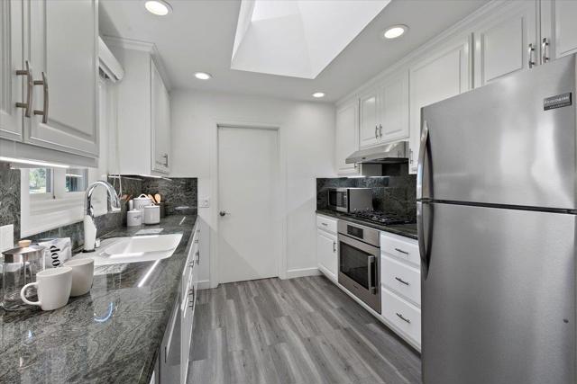 539 Los Ninos Way, Los Altos CA: https://media.crmls.org/mediaz/1b62211a-5f6e-40e5-84d1-823c504ca25e.jpg