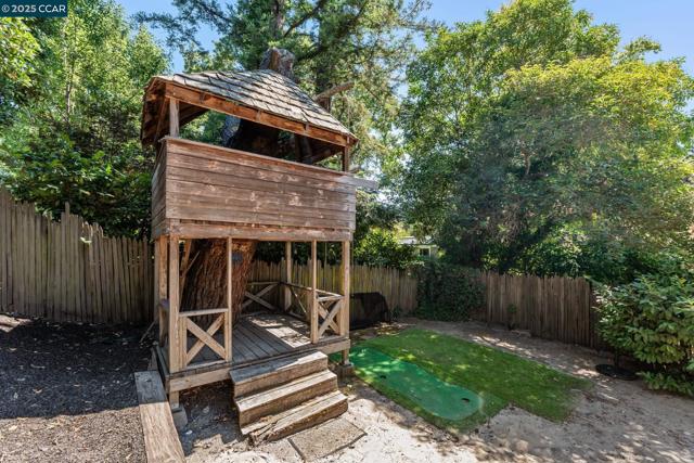 645 Los Palos Dr, Lafayette CA: https://media.crmls.org/mediaz/1b622d28-454d-47eb-879b-8689a9898460.jpg