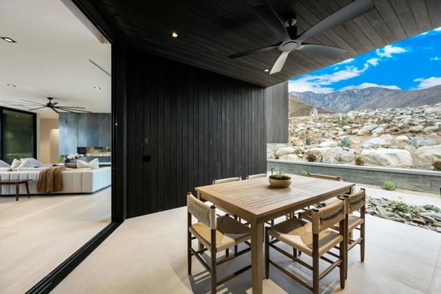 2085 Desert Flower Court, Palm Springs CA: https://media.crmls.org/mediaz/1b6278ca-4959-4a56-9030-50262fca5f7f.jpg