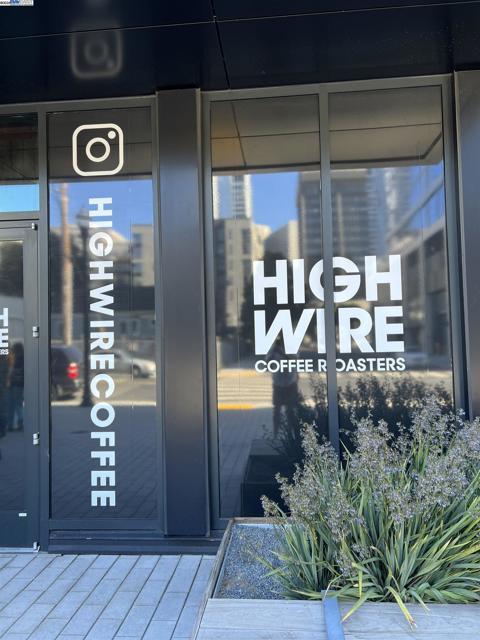 2349 Waverly St, Oakland CA: https://media.crmls.org/mediaz/1b62e3b7-cfd6-42f9-8794-f66715609983.jpg
