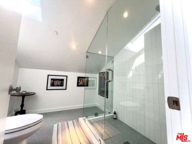 2513 Lincoln Boulevard, Venice CA: https://media.crmls.org/mediaz/1b634ed5-f970-4539-8903-948fe43207bf.jpg