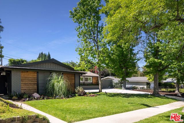 20756 Clarendon Street photo 3