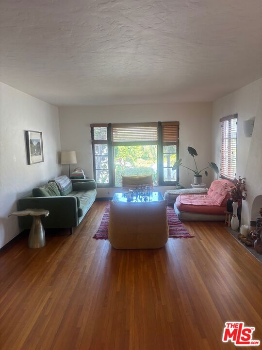 2439 West Silver Lake Drive, Los Angeles CA: https://media.crmls.org/mediaz/1b63be03-917a-4d1c-a934-1d3eb40ea2b6.jpg