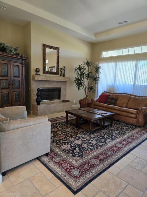 15 Via Verde, Rancho Mirage CA: https://media.crmls.org/mediaz/1b63dfe8-0e37-4935-bd7d-54e0e826be32.jpg